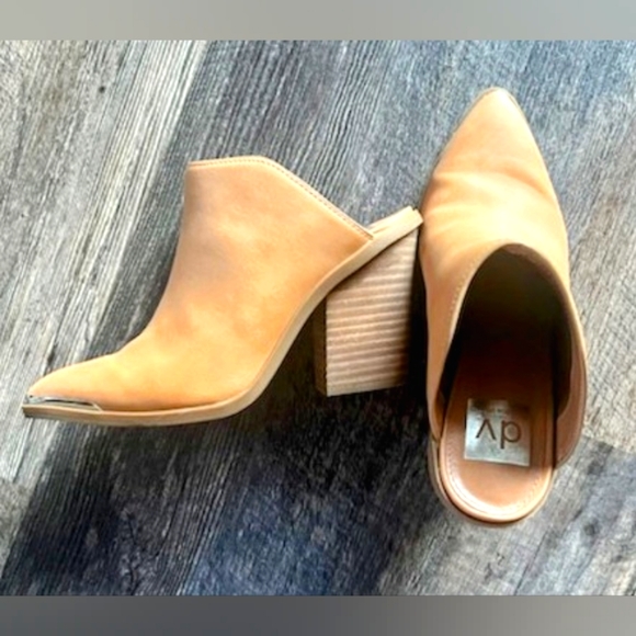 DV by Dolce Vita Shoes - DV Dolce Vita 'Nautry' Silver Tip Mule Sz 6